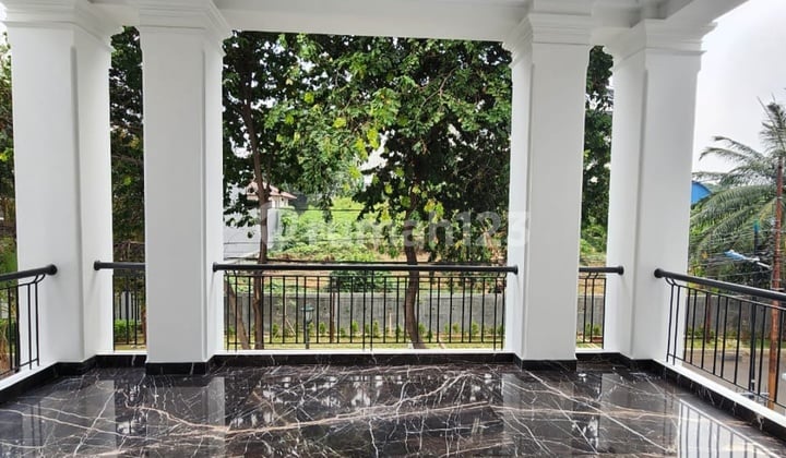Rumah Lux Baru Ada Kolam Renang Halaman Luas Siap Huni Bebas Banjir Lingkungan Nyaman
