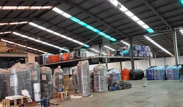 Gudang Konstruksi Baja Bersih Siap Pakai dengan Akses Kontainer di Soekarno Hatta Mainroad