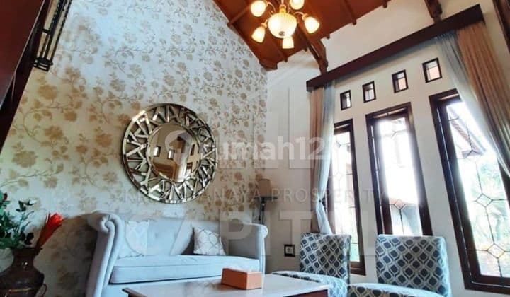 Luxury and Cozy House in Sayap Setrasari Bandung