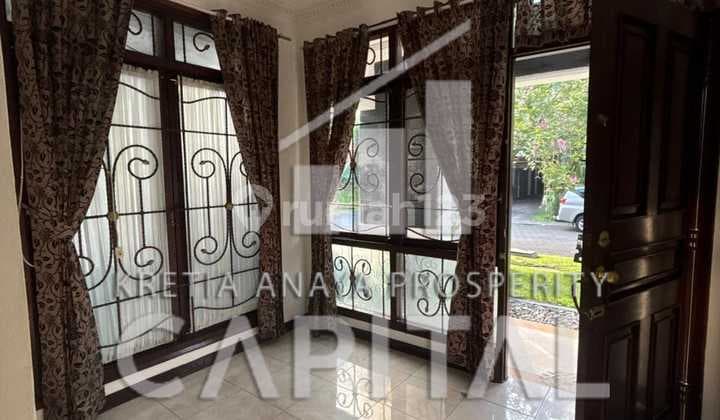 Rumah Siap Huni dengan Row Jalan Besar di Kota Baru Parahyangan