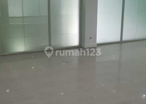 Disewakan Ruang Usaha di Lt Dasar di Senopati, Jakarta Selatan