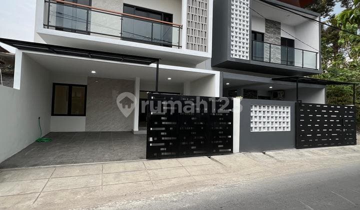 Luxury Ready-to-Occupy House North Condongcatur (10 Minutes to Hartono Mall)