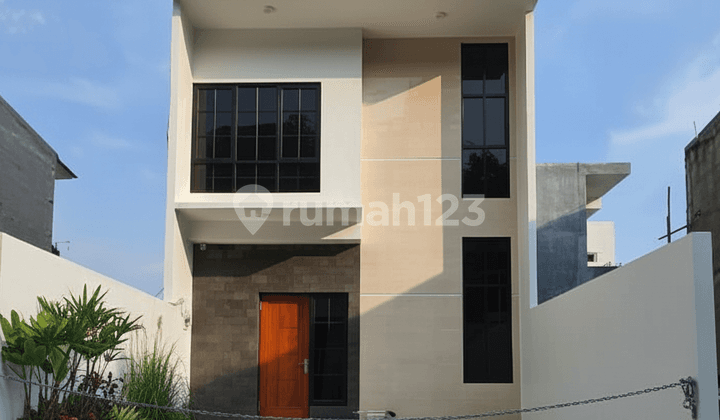 New House Ready to Live In Malang City 3 Bedrooms 2 Bathrooms SHM Wide Access