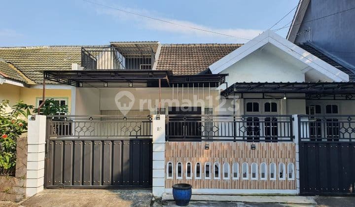 Rumah semi furnish siap huni luas 162m² jl ikan² malang kota