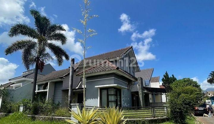 Rumah Hook Luas 215m2 di Vila Puncak Tidar