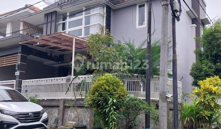 Dijual Rumah Pojok 2 Lantai Oma Kampus Sengkaling