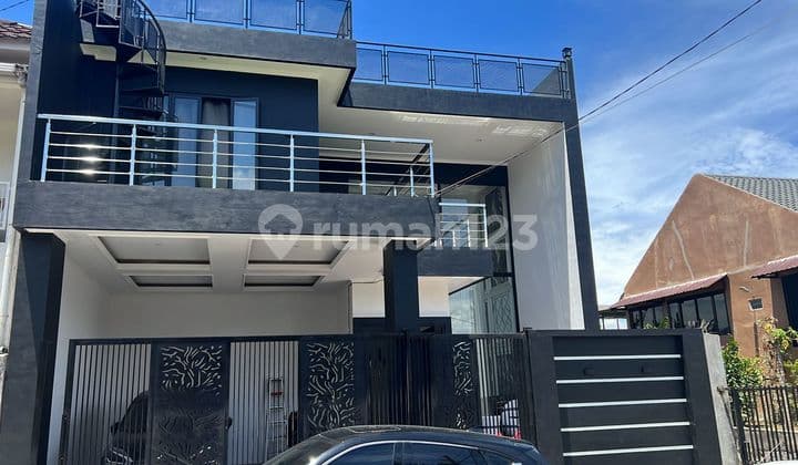 Rumah vila mewah dg rooftop dan privat pool dekat wisata batu