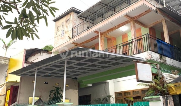 House + boarding + active shop strategic location only 350m from UB campus