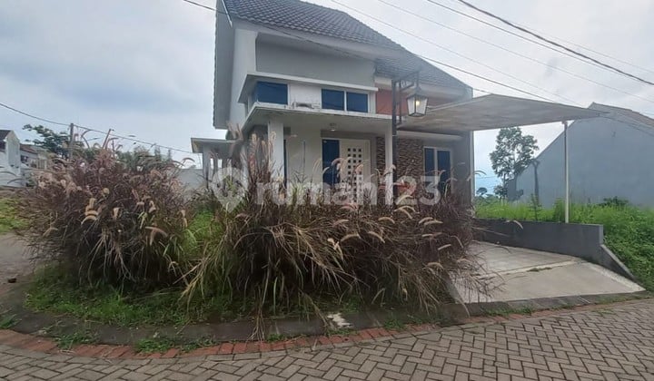 Rumah hook siap huni semi furnished vila bukit tidar