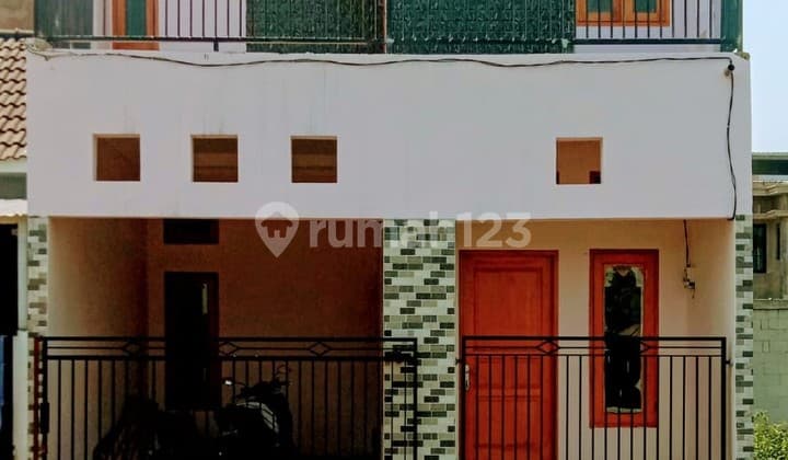 Rumah baru 2 lantai siap huni perum istana bandara Pakis