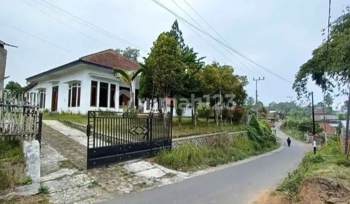 Village House Land Area 943m2 Ready to Live In Very Large Tumpang