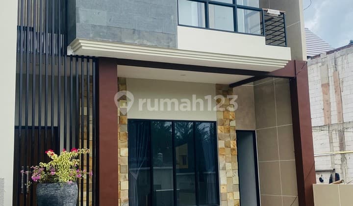 Rumah Mewah 2 lantai Strategis dekat kampus UMM dan akses ke Batu