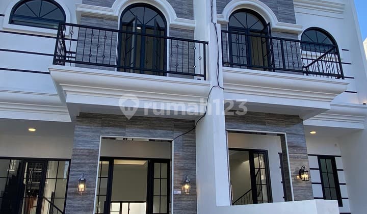 villa american classic plus rooftop siap huni area beji Batu