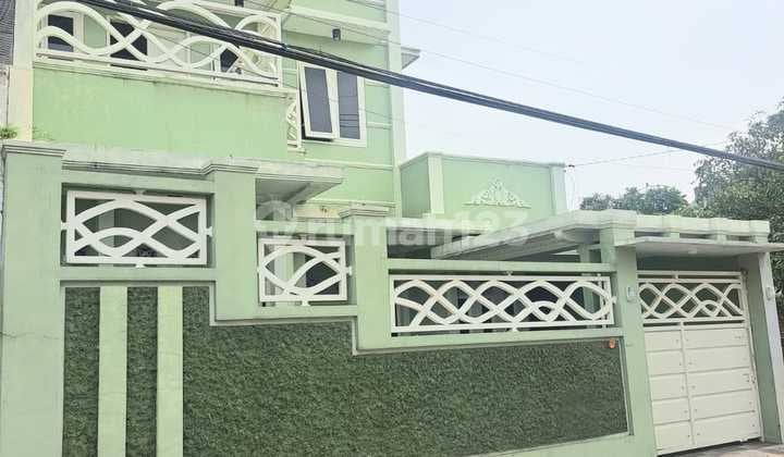 For Sale 2-Story House With Swimming Pool Balearjosari Blimbing