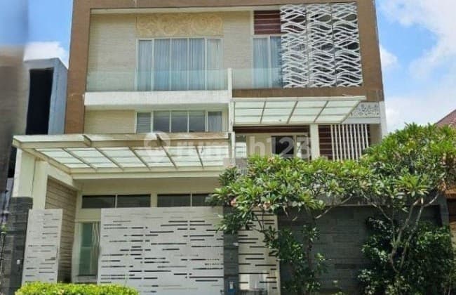 Rumah Mewah Istana Dieng Full Furnished Ada Privat Kolam Renang