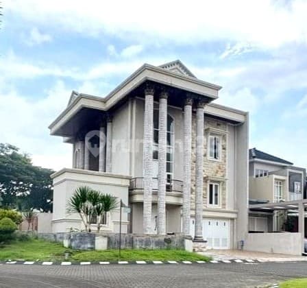 Rumah Mewah Hook Luas 300M2 3 Lantai Siap Huni di Ijen Nirwana