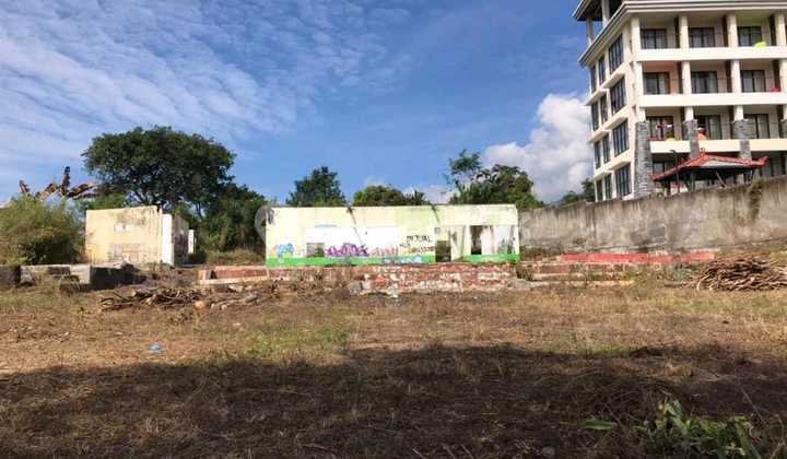 For sale, strategic large 1930 sqm land area on Sultan Agung Street, Batu.