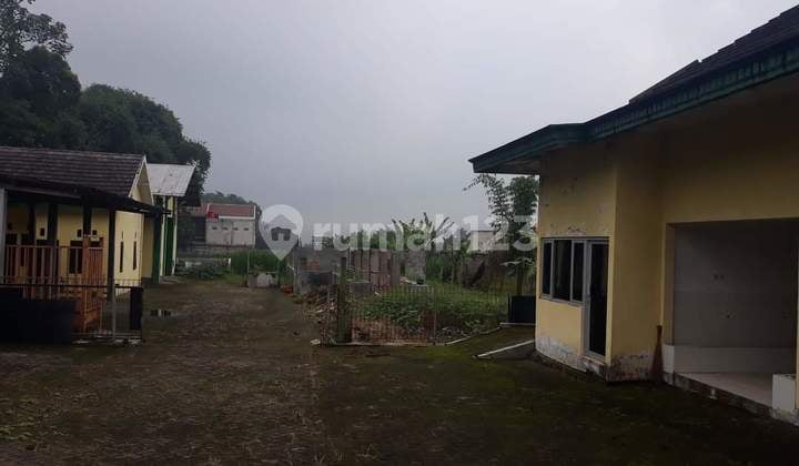 Jual dibawah harga pasar tanah dan bangunan luas 3700m2 di Pujon