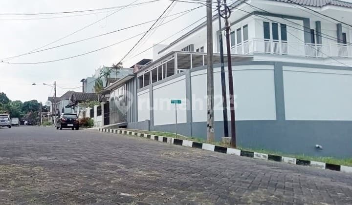 Rumah hook luas 330m2 area lembah dieng Malang