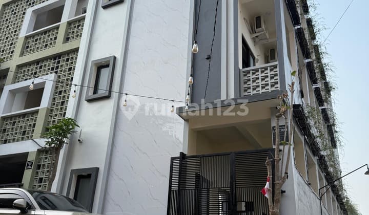 Rumah Kost Modern Konsep Café Depan UMM Malang Full Penghuni