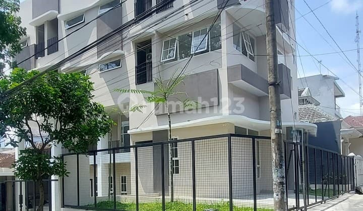 Strategic premium boarding house 200m from Soekarno Hatta main road axis.