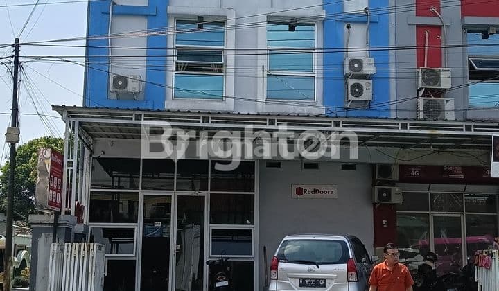 HOTEL RED DOORSZ KONDISI JALAN DI TENGAH KOTA SALATIGA