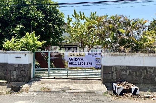 Old House with Wide Land on Jalan Cakrawala Selatan, Semarang