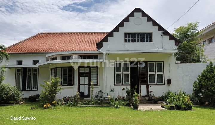 Rumah Lama Terawat Lokasi Strategis di Pandanaran Segitiga Emas Semarang Tengah