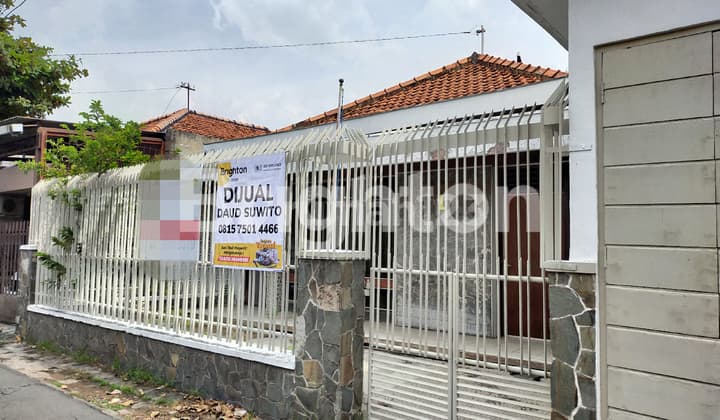 HOUSE WITH STRATEGIC LOCATION IN EAST SEMARANG