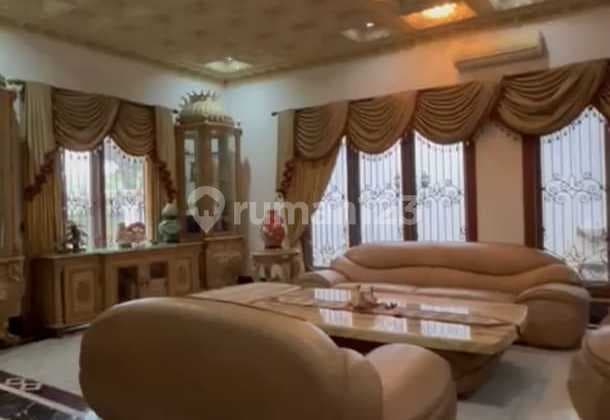House in Permata Buana, boulevard, hook, land area 565m², SHM, Price 30 M Negotiable
