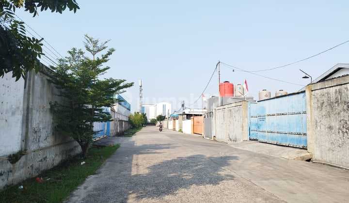 For sale land in Kapuk Kamal, area 1.7 Ha and 7 Ha, near toll road, good location, price 7 million.