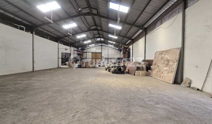 Warehouse for Rent in Cikokol, Can Accommodate 40 Ft Container, Suitable for Industry, Price: 60k/Month.