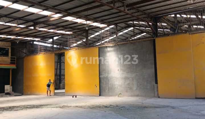 Disewa Gudang di Kav Dpr,Cipondoh,Luas tanah 3200 m,bs cont 40 ft,Harga:1.5 M/thn