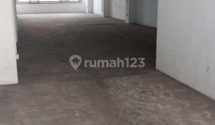 Ready-to-use 4-story shop house on Jl H Juanda, size 7.5x39.6, in East Bekasi.