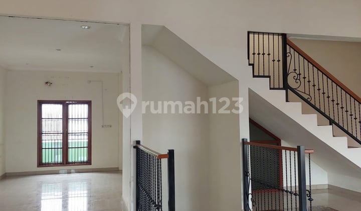 3-Storey Shophouse Building in Antapani, Bandung