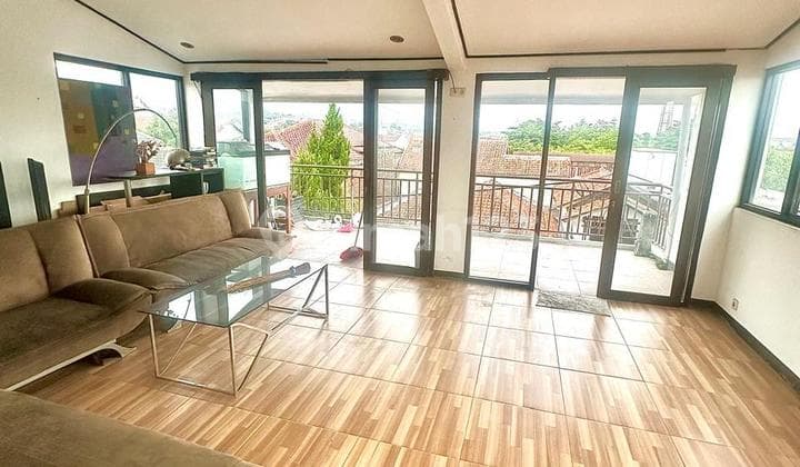 Rumah Bagus 3 Lantai Murah SHM di Cikutra