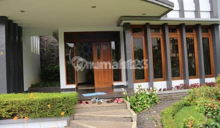 Rumah Bagus Hitung Tanah Saja Di Dago Asri, Dago Shm - Shm