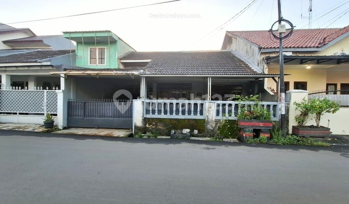 Rumah Komplek Samping Jalan Utama bisa Buat Usaha Dekat Stan Bintaro