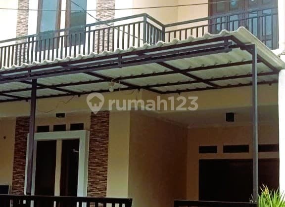 Modern beautiful house in the diplomatic area of Pondok Aren near Bintaro and South Jakarta.