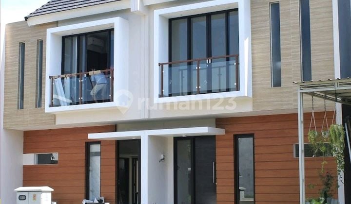 Rumah Modern di Taman Solo