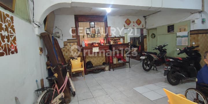 Kos 30 Kamar di Dekat Glodok dan Pusat Kuliner Kota Tua