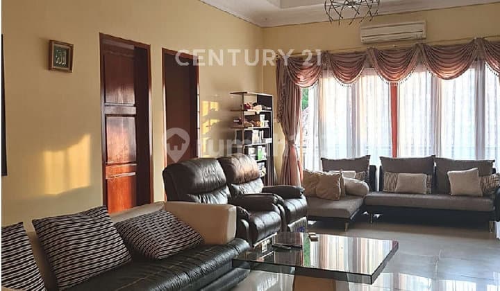 Rumah Menteng Swimming Pool Dekat RSCM Eksklusif Lokasi Strategis