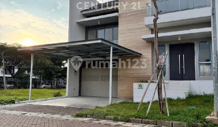 Brand New Golf Island House Facing Park 10x25