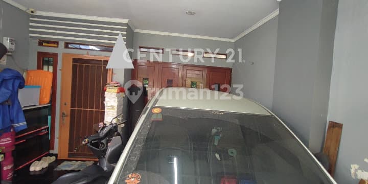 Rumah untuk Keluarga Kecil Dekat dengan Pusat Kuliner di Glodok