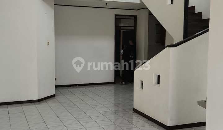Disewakan Rumah Taman Alfa Indah 2 Lantai di Jakarta Barat