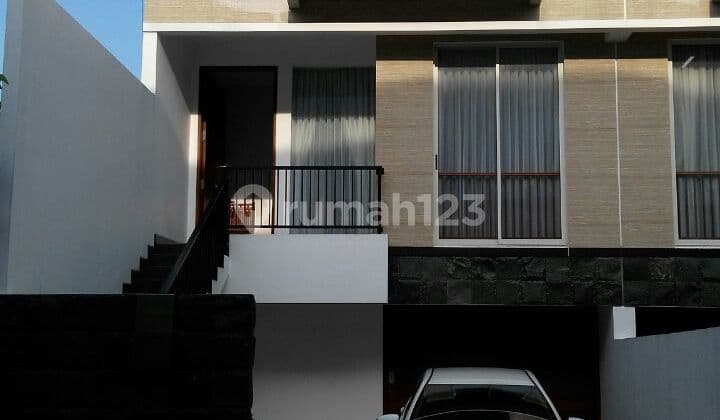 Rumah 2 Lantai Furnished SHM 3 Kamar Tidur 3.8M