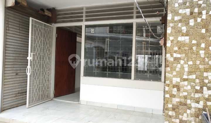 Sale House In Kampung Melayu Land Area 225m² Building Area 325m² 5 Bedrooms 3 Bathrooms 06.24