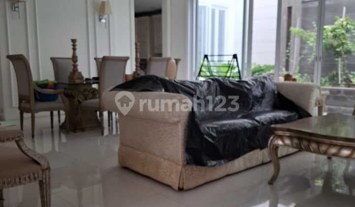 Disewakan Rumah 3 BR di Menteng Jakarta Pusat LT 266 M2 // 02.26