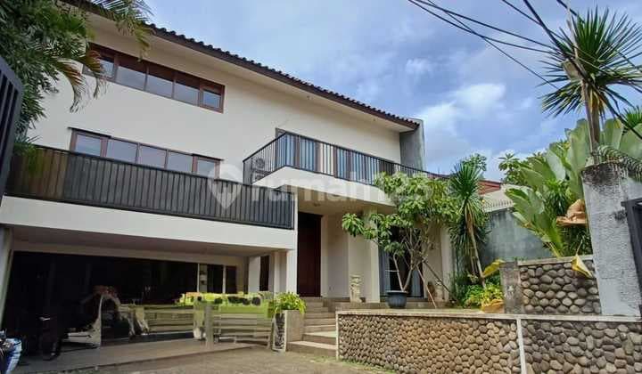 Rumah Disewakan 2,5 Lantai di Kemang Selatan Harga 450 Juta/Tahun 08.25