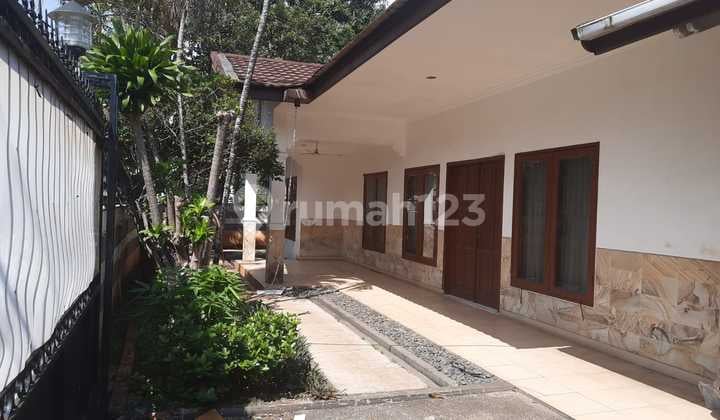 Rumah Kmang 1 Lantai ada Kolam Renang 4 Kamar Harga 450 Juta/Tahun 06.25